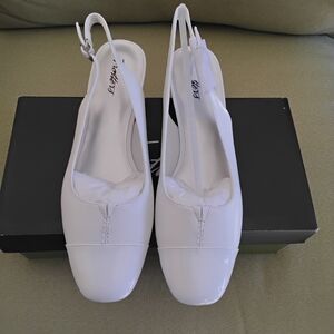 Trotters Elegant White Slingback Heels 10M